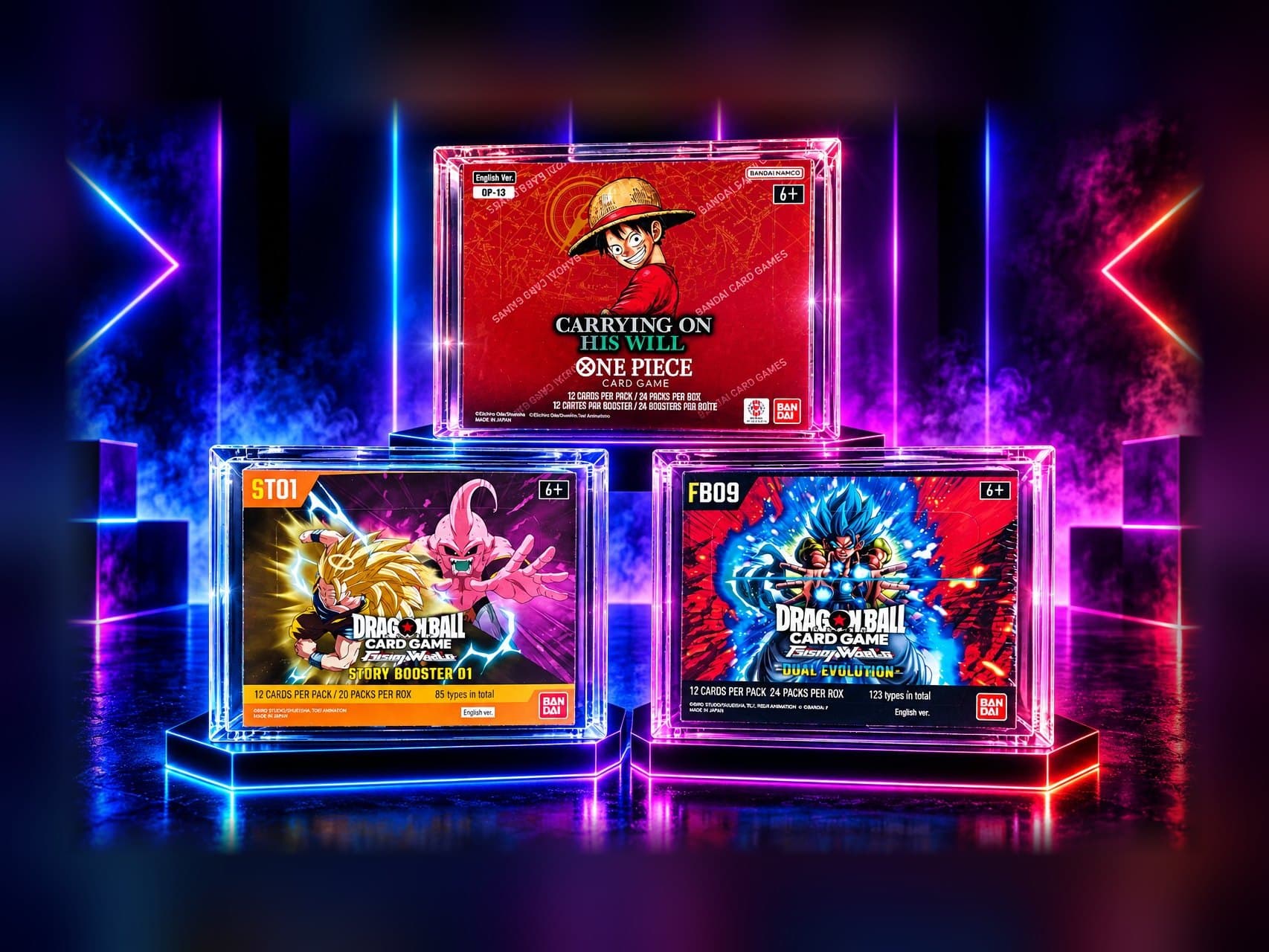Drie booster boxen in acryl cases: One Piece OP-13, Fusion World ST01 en FB09